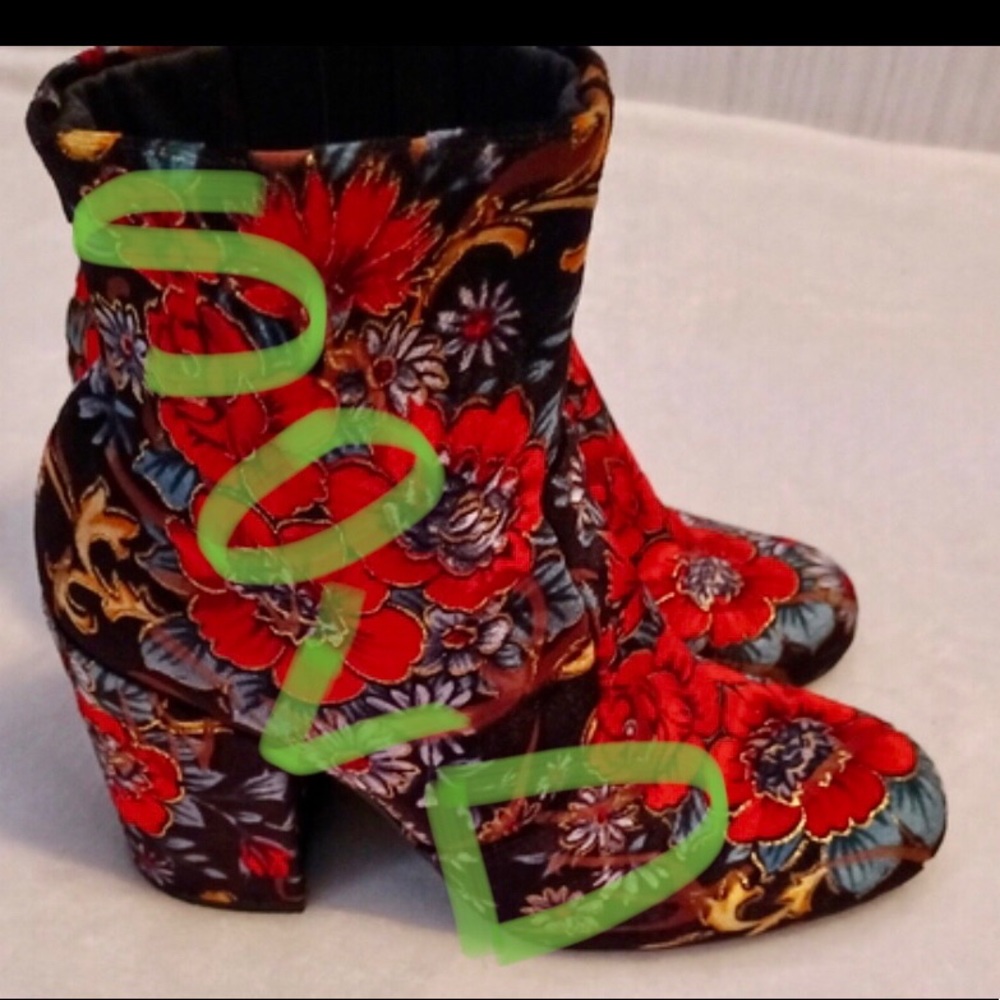 Steve Madden Velvet floral boots size 8.5